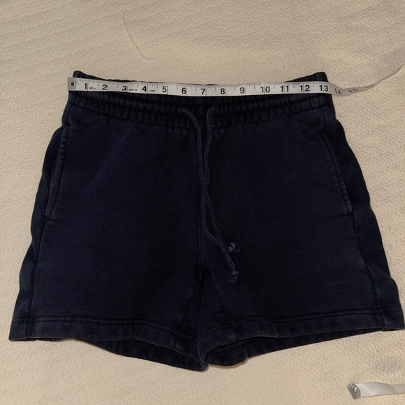 Aritzia Tna Boyfriend 5” cozy fleece sweat shorts - Picture 7 of 9